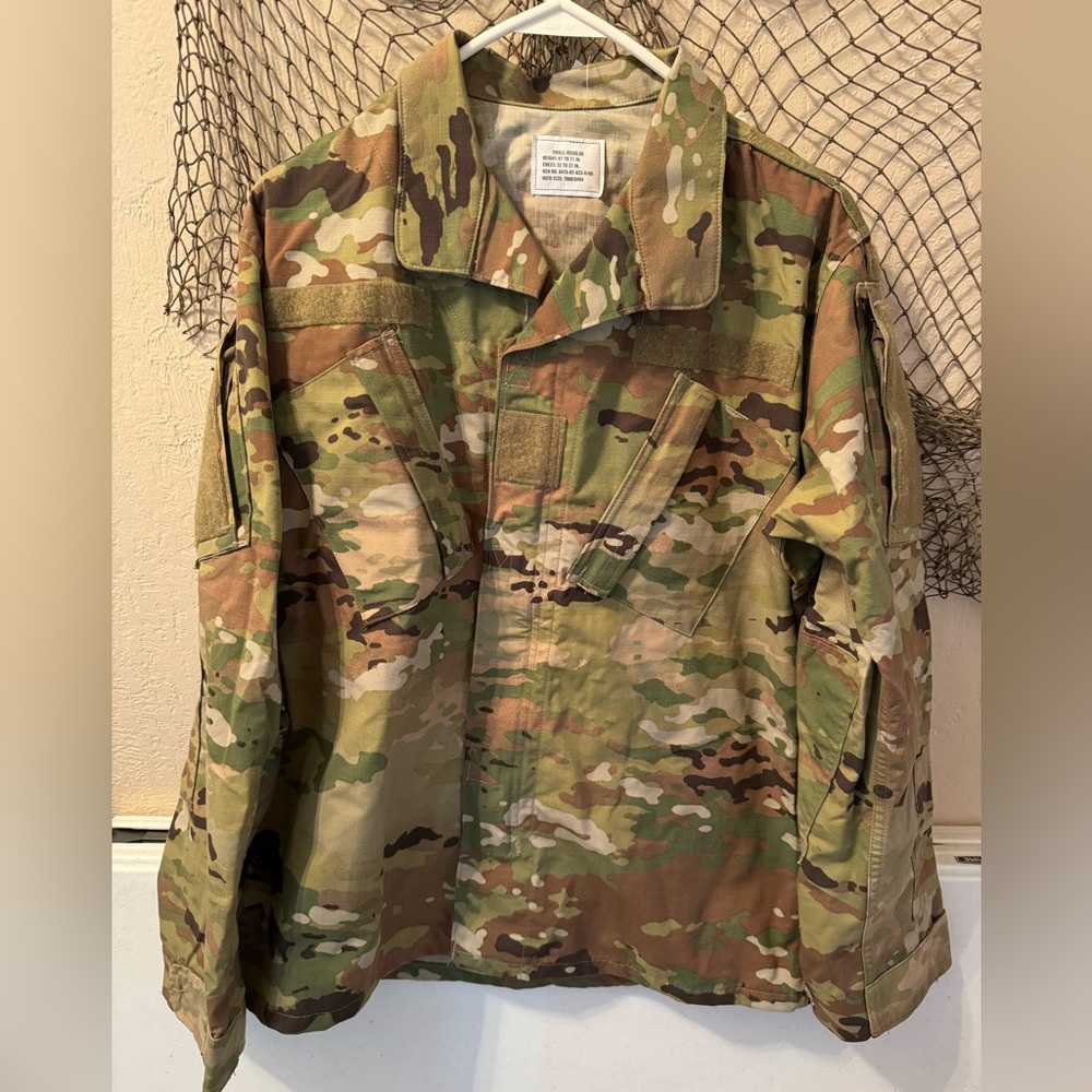 NWT US ARMY Combat Camouflage Jacket Size Small- Regular Insect Repellent